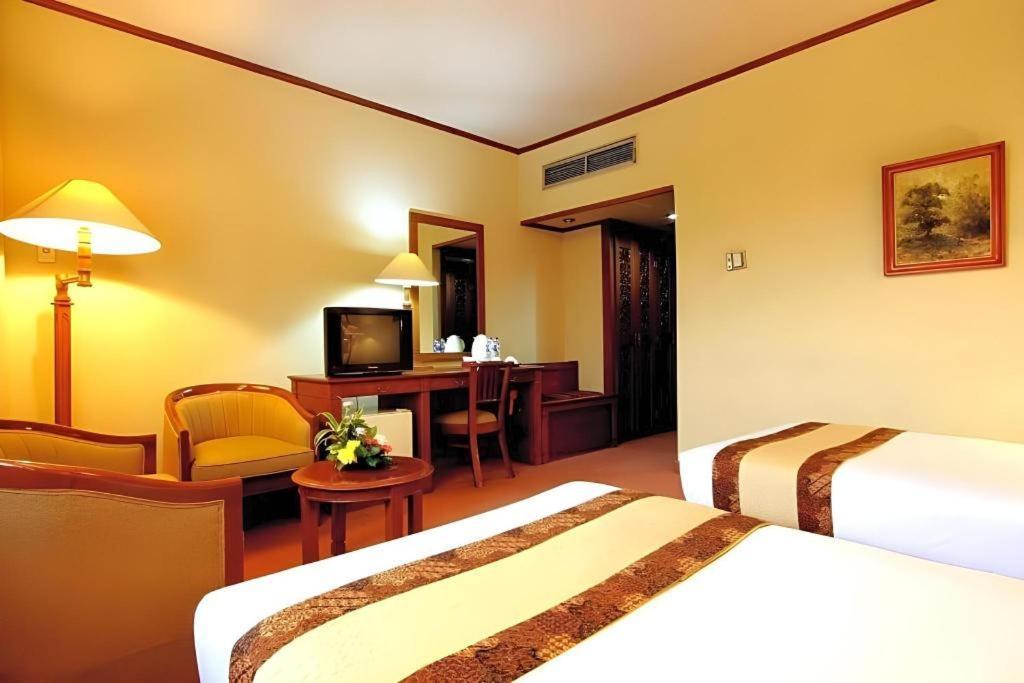 Kartika Chandra Hotel Jakarta Luaran gambar