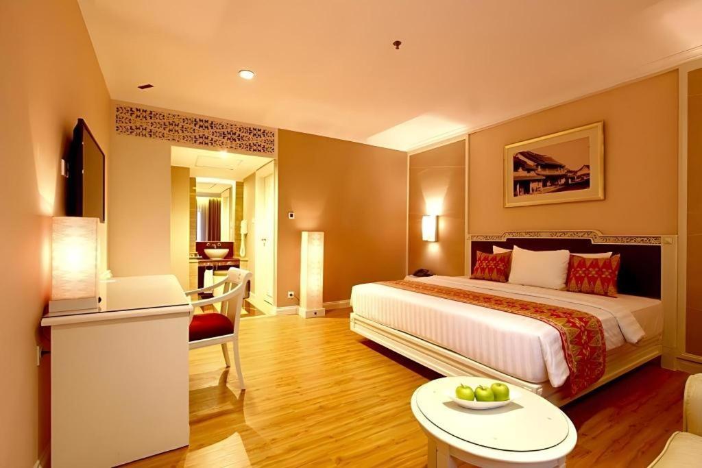 Kartika Chandra Hotel Jakarta Luaran gambar