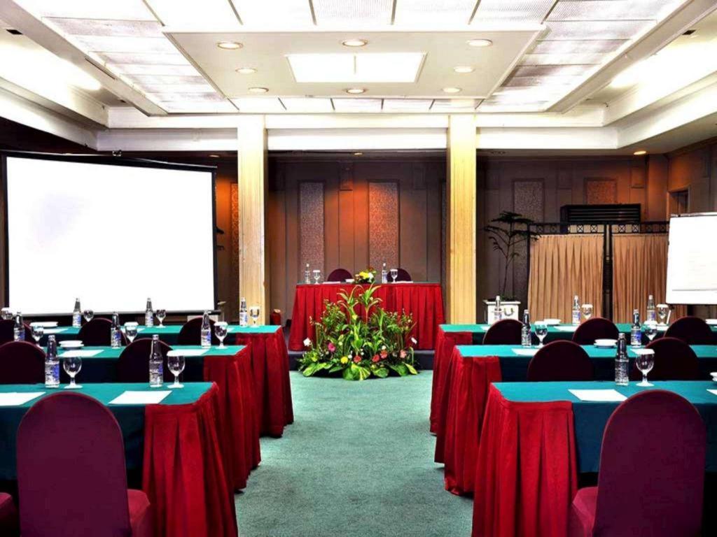 Kartika Chandra Hotel Jakarta Luaran gambar