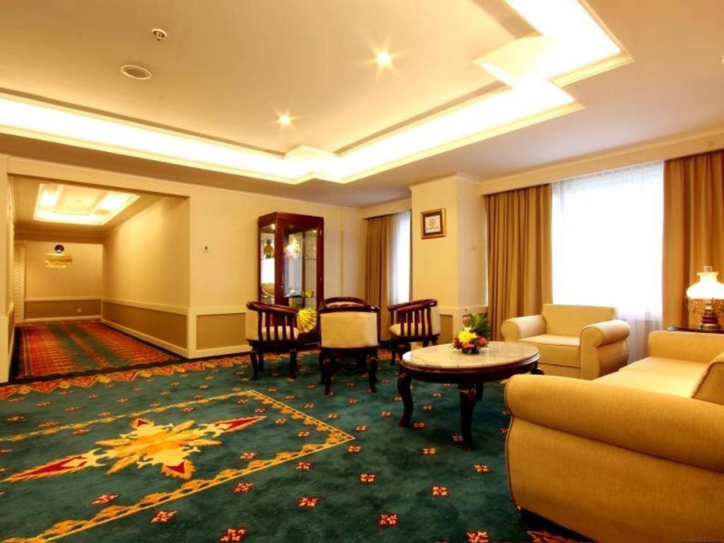 Kartika Chandra Hotel Jakarta Luaran gambar