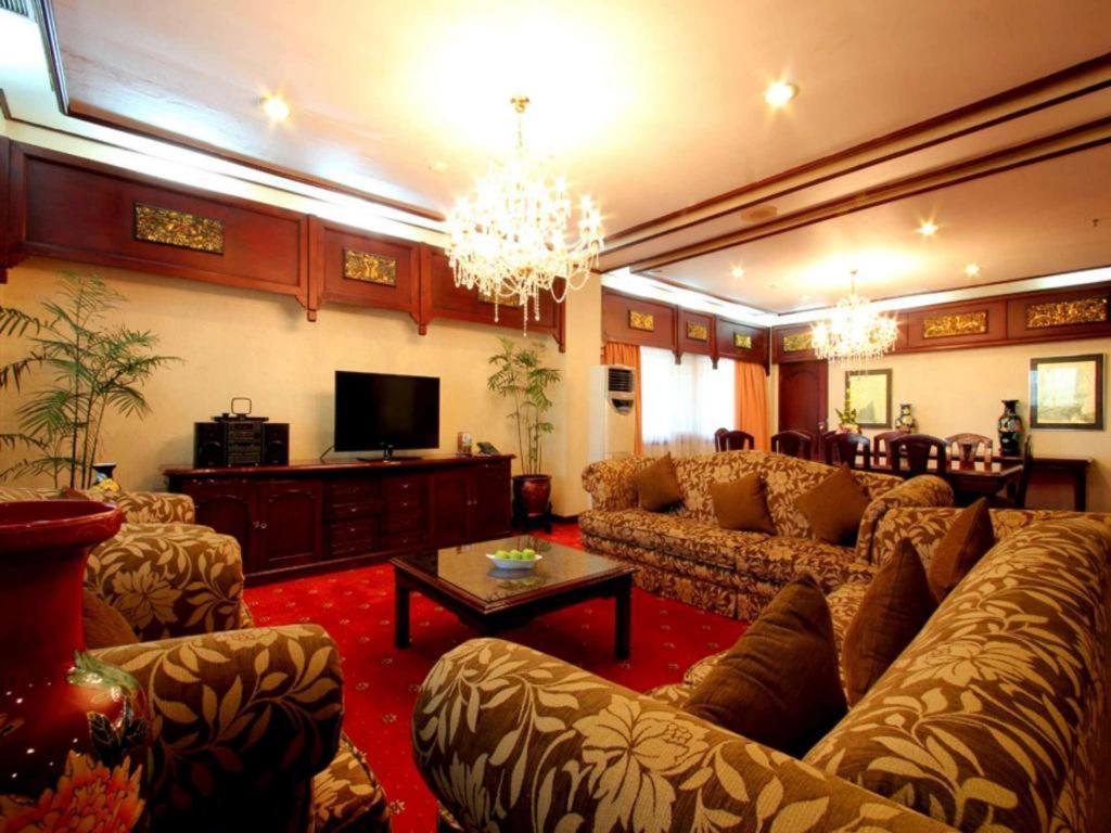 Kartika Chandra Hotel Jakarta Luaran gambar