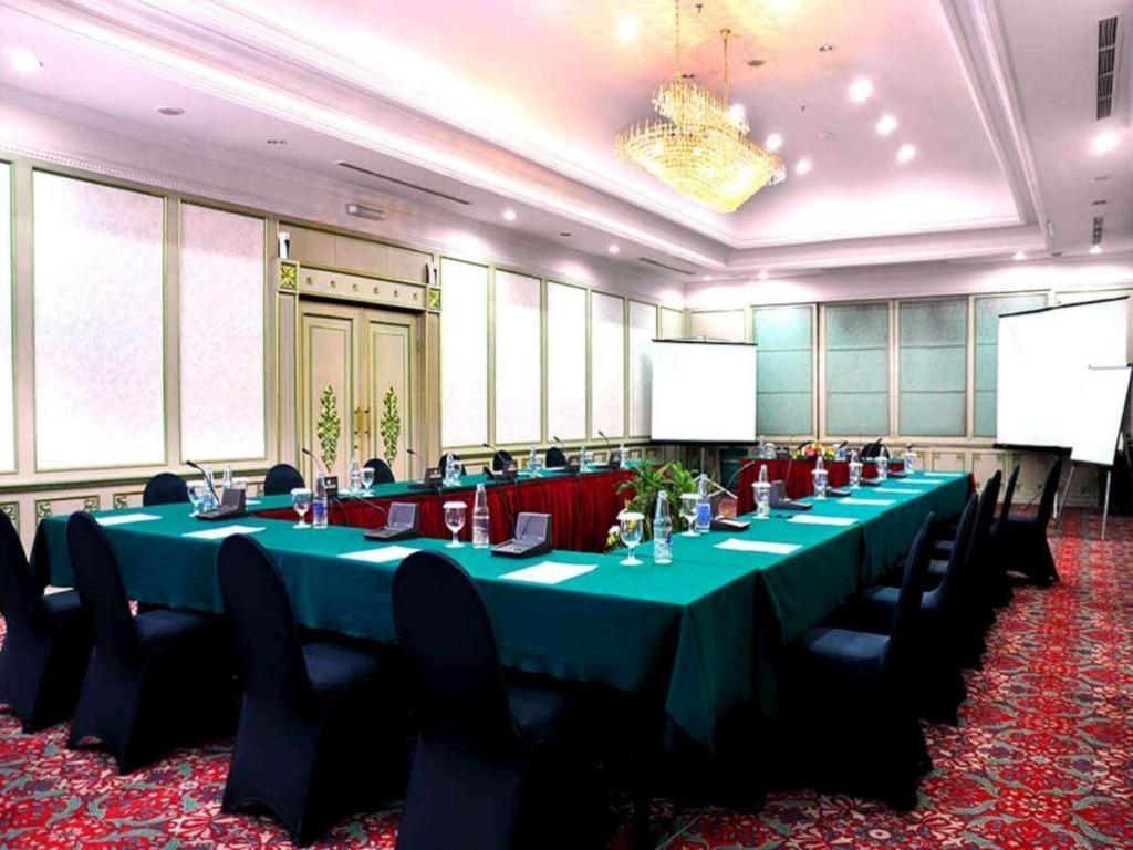 Kartika Chandra Hotel Jakarta Luaran gambar