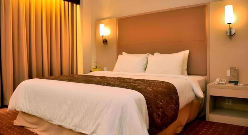 Kartika Chandra Hotel Jakarta Luaran gambar
