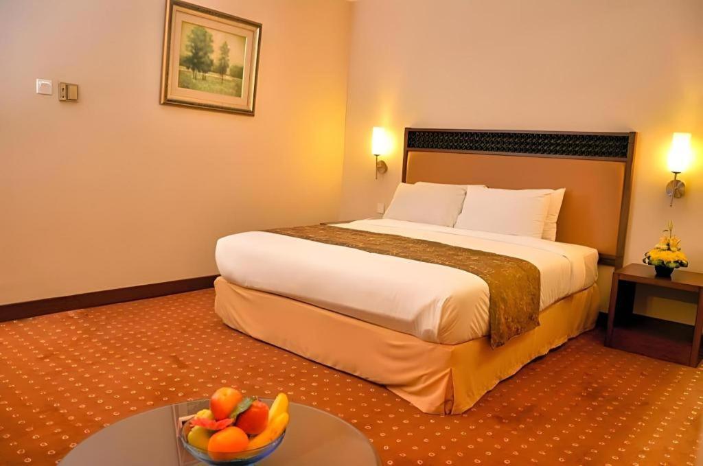 Kartika Chandra Hotel Jakarta Luaran gambar