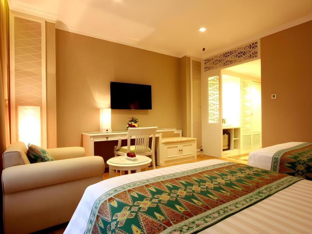 Kartika Chandra Hotel Jakarta Luaran gambar