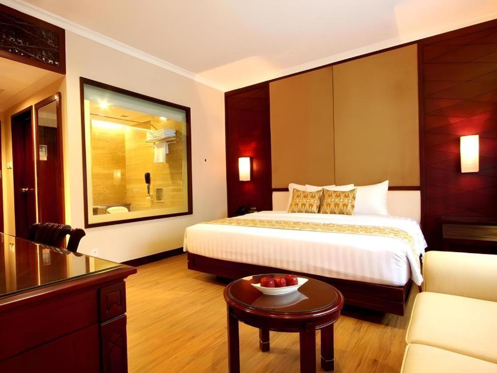 Kartika Chandra Hotel Jakarta Luaran gambar
