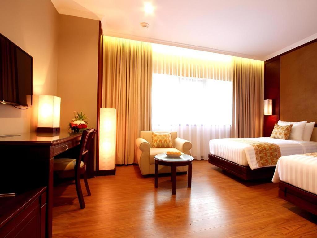 Kartika Chandra Hotel Jakarta Luaran gambar