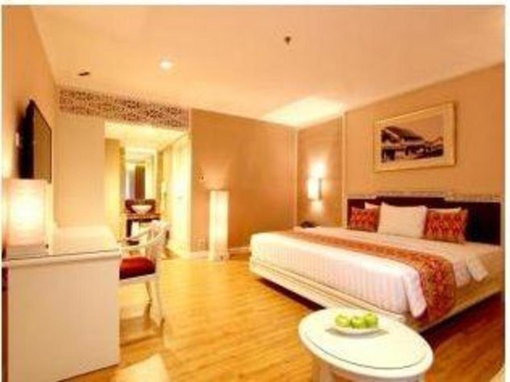 Kartika Chandra Hotel Jakarta Luaran gambar