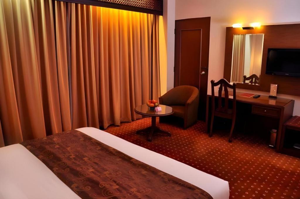 Kartika Chandra Hotel Jakarta Luaran gambar