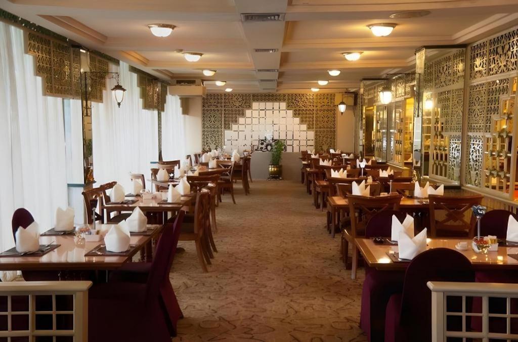 Kartika Chandra Hotel Jakarta Luaran gambar