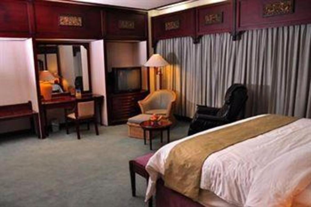 Kartika Chandra Hotel Jakarta Luaran gambar